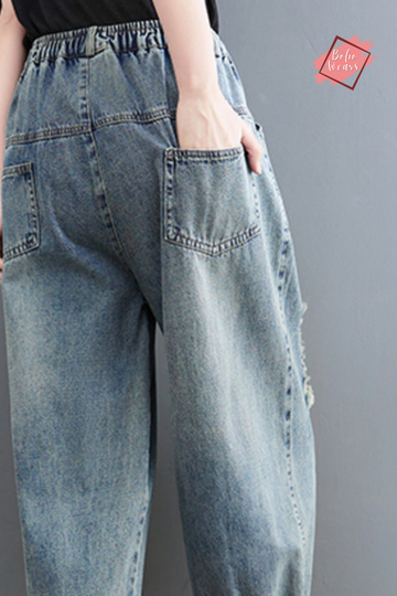 Flowers Embroidered Jeans - A Blend of Elegance and Vintage Style