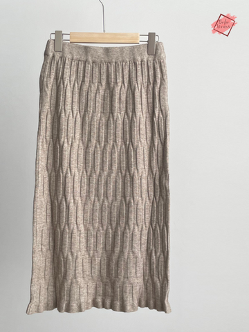 Elevate Your Winter Wardrobe with Our Women's Knitted Skirt