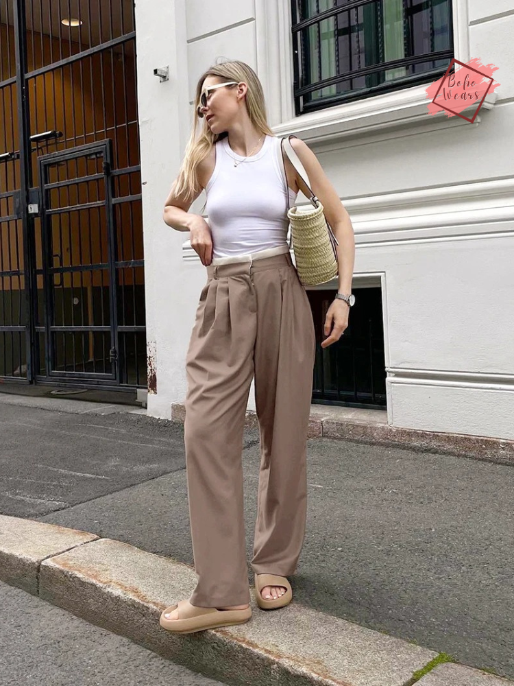 Trendy Oversized Cargo Pants for Women - Fashionable Brown Baggy Trousers with Patchwork, Low Waist - Perfect for Streetwear