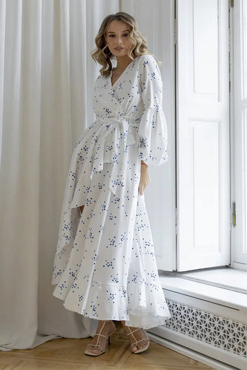 Robe longue Boho élégante en mousseline de soie blanche à pois bleus pour femmes